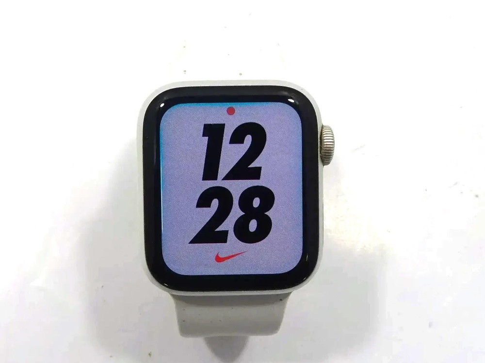Apple Watch Series 4 GPS 40mm Silver Aluminum Case A1977