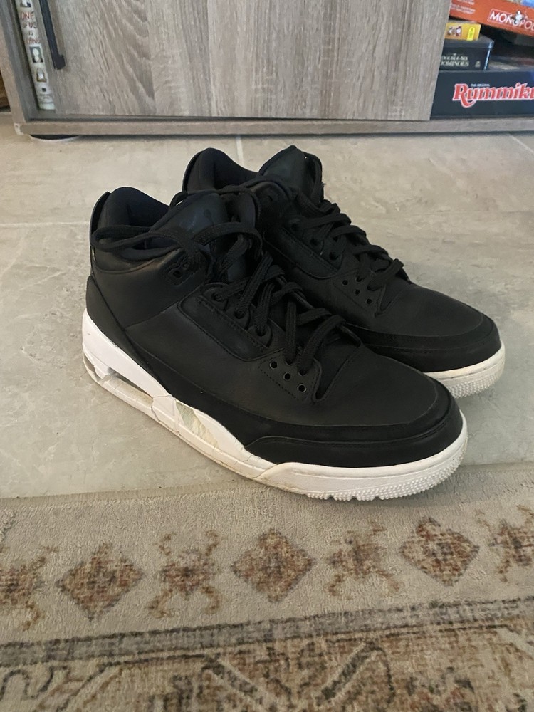 Air Jordan 3 Retro Cyber Monday in Size 9.5 - Style 136064-020-image