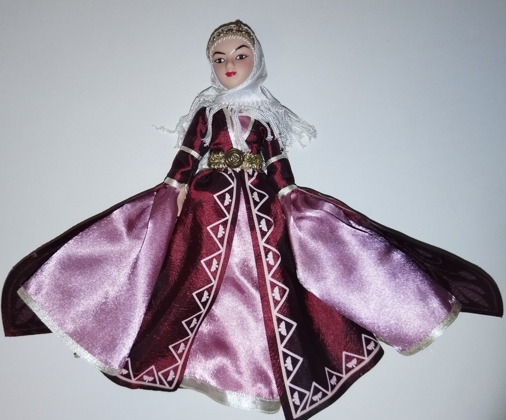Collection of porcelain dolls in national costumes. Publishing house De Agostini