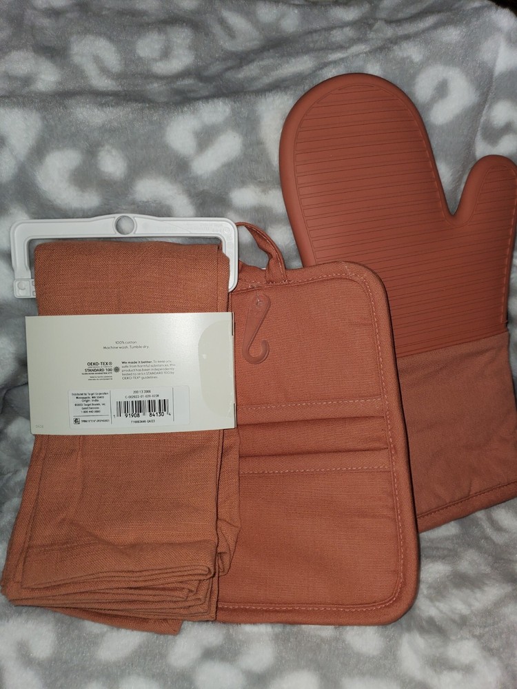 Kitchen Supplies Set Oven Mits Napkins