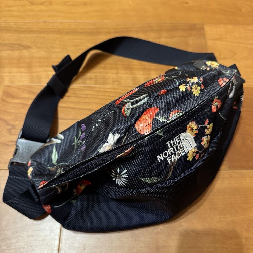 The North Face Botanical Waist Bag Discontinued Stylish & Convenient Nm72100