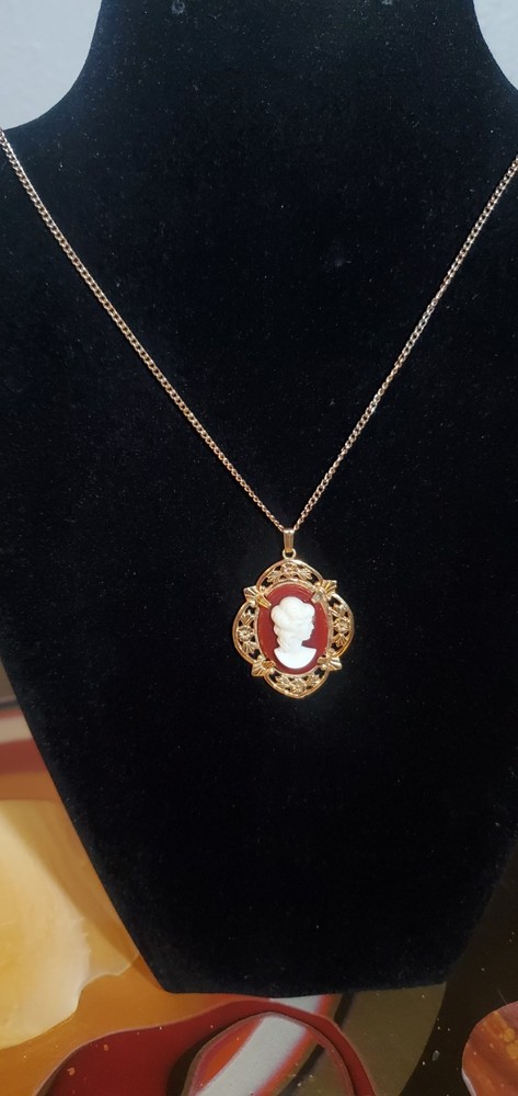 Vintage Cameo Necklace On Silver Chain 24
