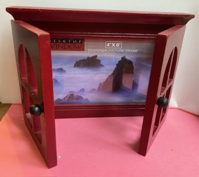 Vintage 4x6 Wood Tabletop Photo Frame with Open Windows Design