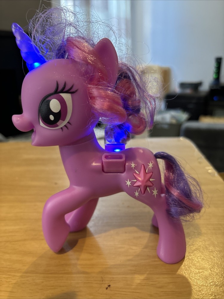 2018 My Little Pony Light Up Rainbow Wings Twilight 8 Inch Toy (missing Wings)