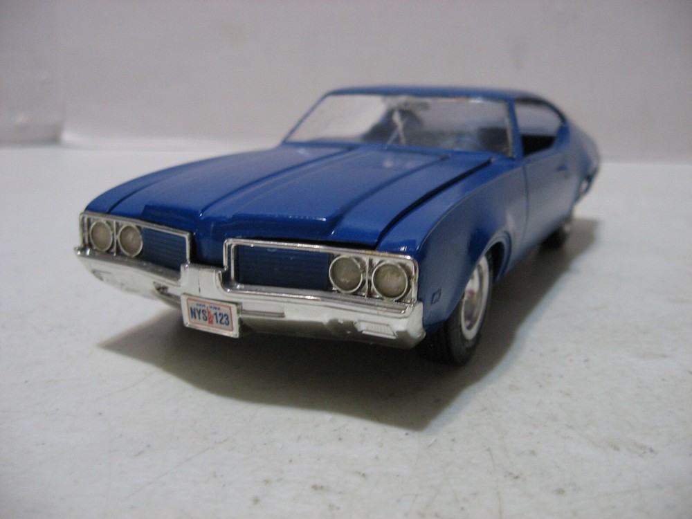 1/25 Scale AMT/ERTL Blue 1969 Olds W-30 442 Model Kit #31746