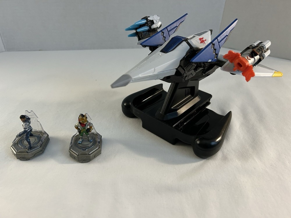 Nintendo Starfox Game Ship With Action Figures