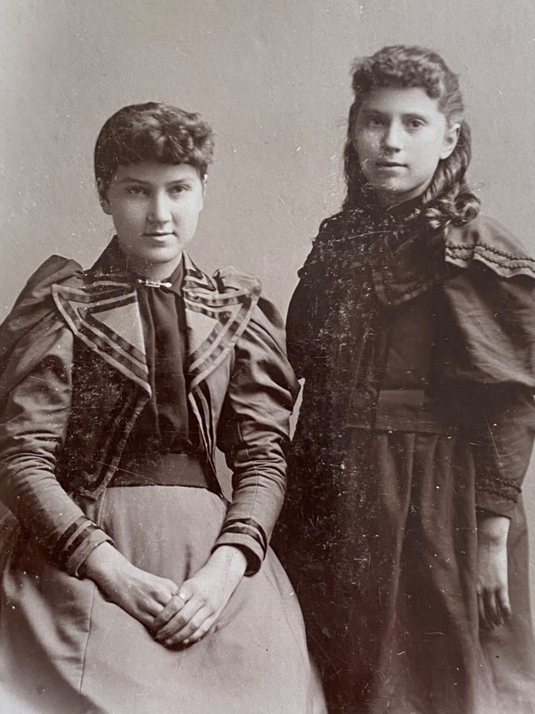 1880s JOPLIN, MISSOURI antique cabinet card photograph TWO SISTERS MYRTLE & CADE