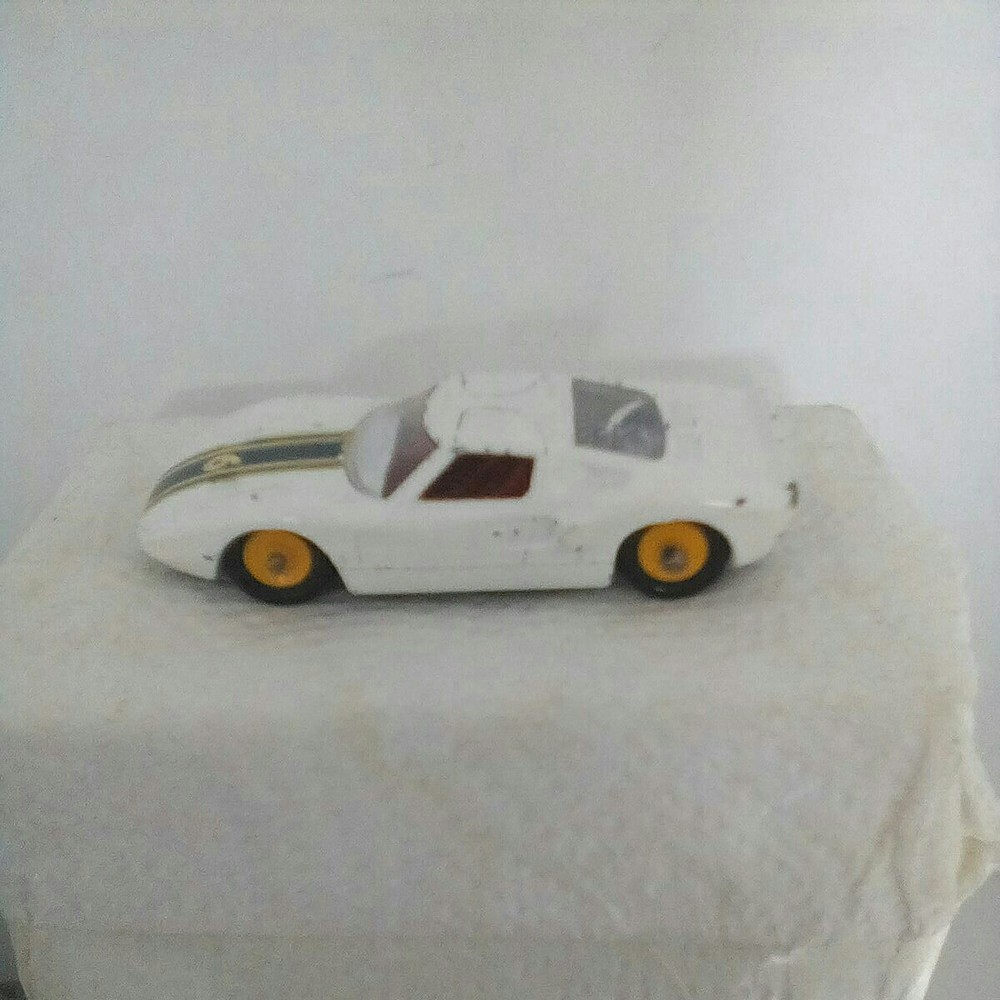 VINTAGE MATCHBOX LESNEY No.41 FORD GT RACER 1965 RARE YELLOW HUBS die cast car