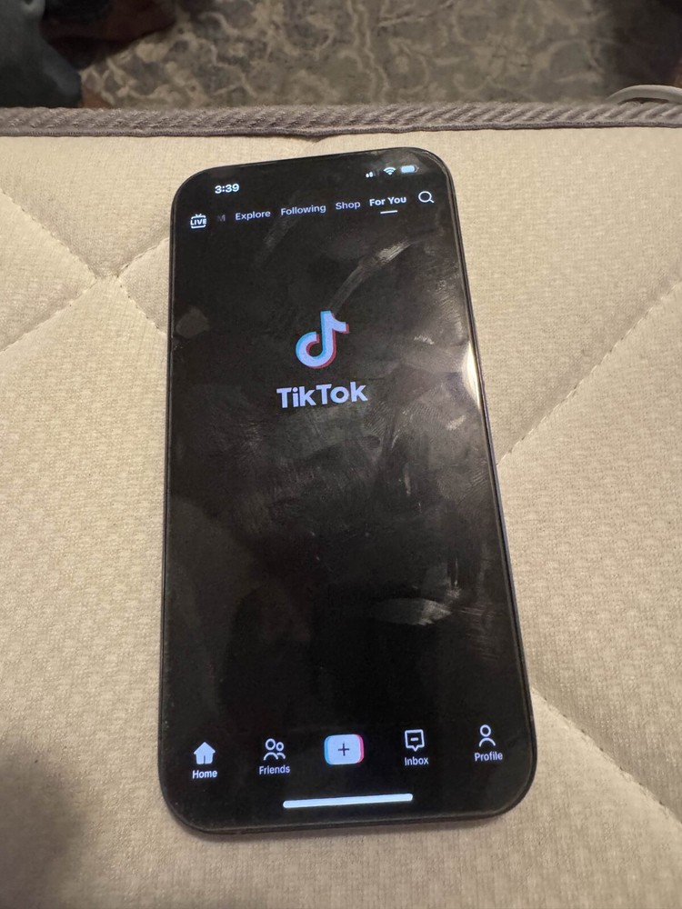 Apple iPhone 15 Pro Max - 256 GB - Beige (Verizon) with tiktok