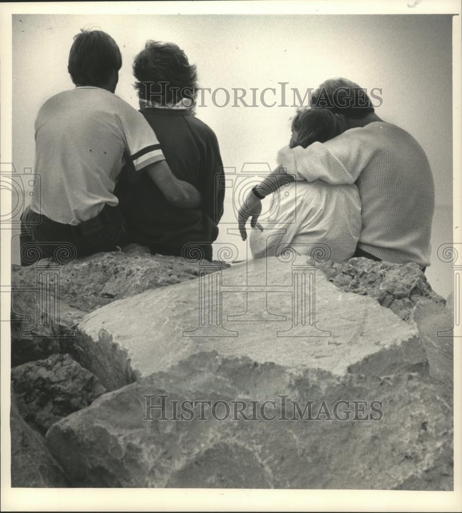 1986 Press Photo Two couples at the Summerfest Festival Grounds - mjb26836