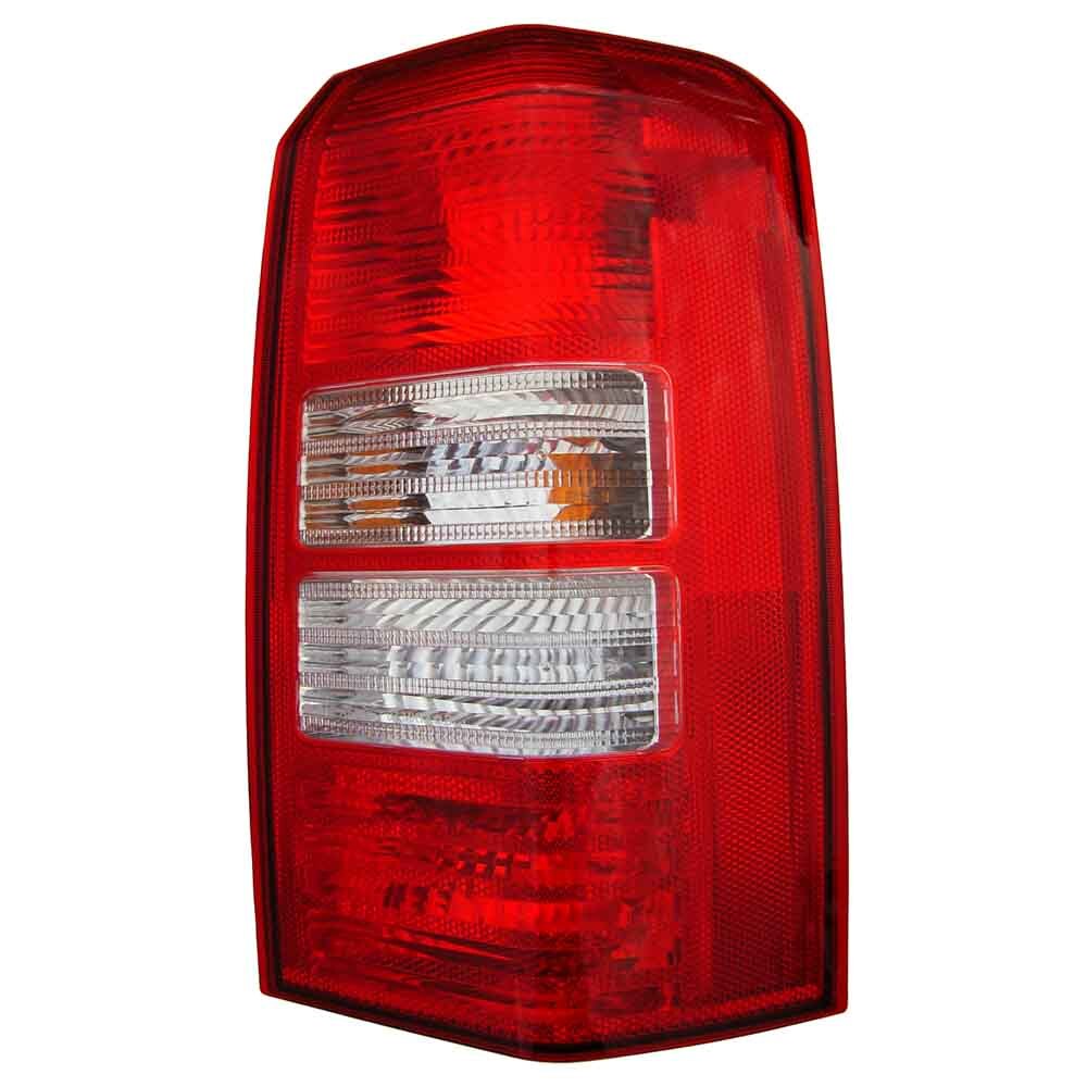 2007 Jeep Patriot Right Tail Light Replacement by DAC