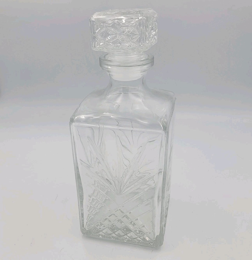 Bormioli Rocco Selecta 33.75 oz Clear Whiskey Decanter for Elegant Serving