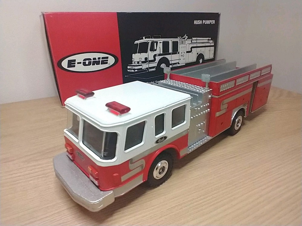 Conrad 800106 E-One Hush Pumper Fire Engine Diecast Model Scale 1:50 / MIB