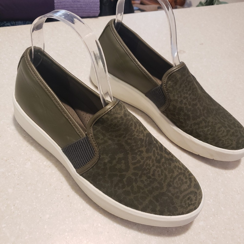 Clarks Layton Petal Green Suede Double Gore Womens Shoes US Size 8