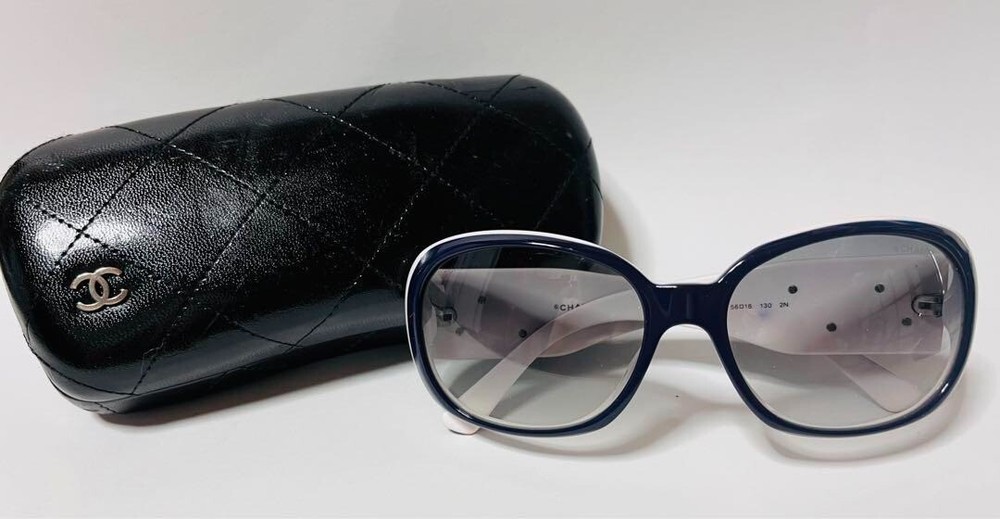 CHANEL 5113 Navy White Camellia Bicolor Sunglasses with Coco Mark