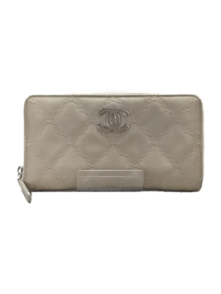 CHANEL Diamond Quilted CC White Leather Zip Around Long Wallet Pre-Owned