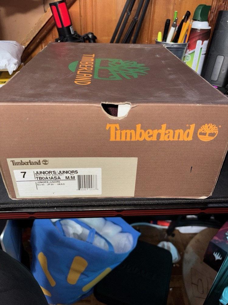 Timbs 6in Burgundy Kids Size 7 NEW