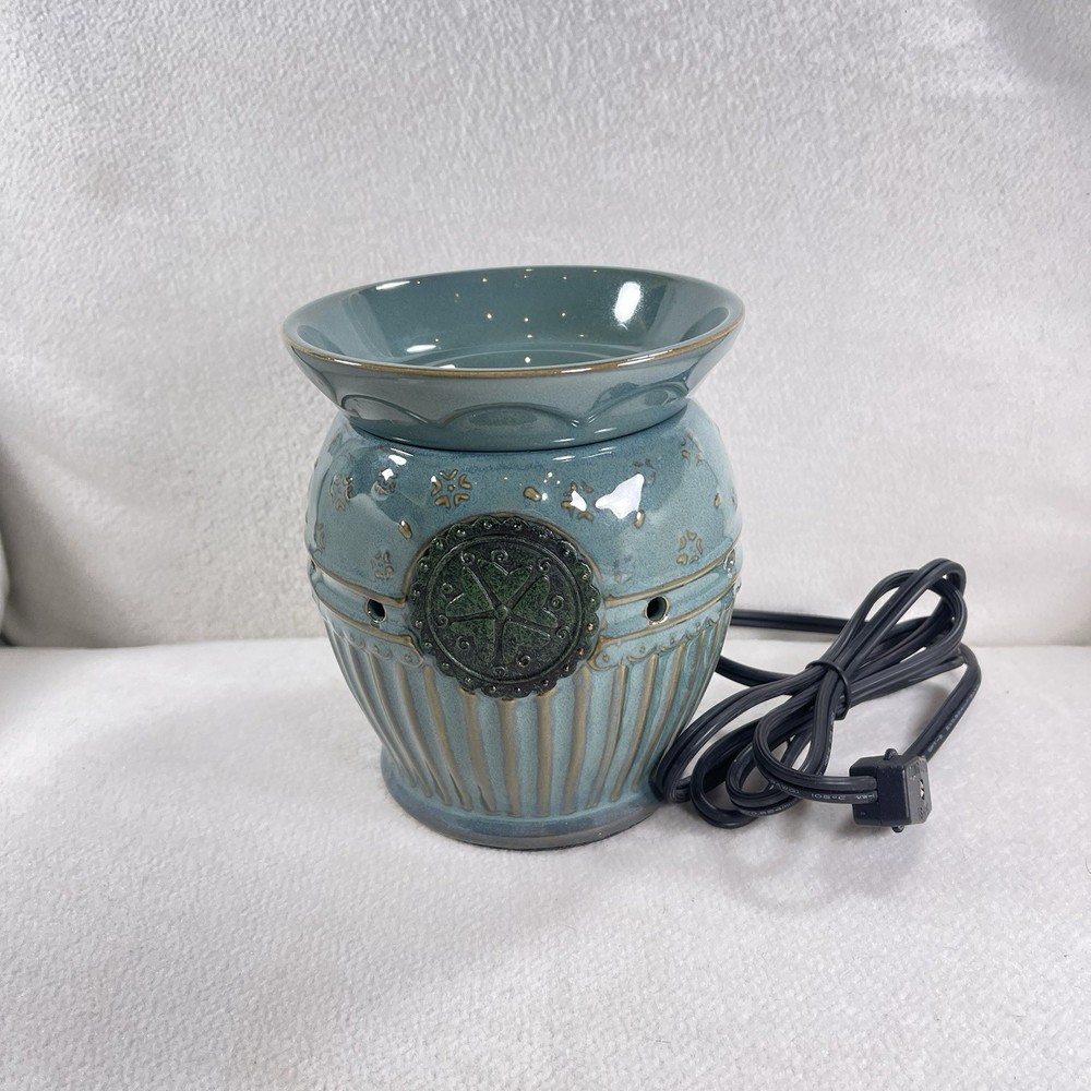 Scentsy VICTORIA Wax Warmer Burner Full Size Teal Blue with Flower Seal RETIRED