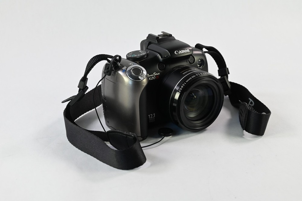 Canon PowerShot SX20 IS 12.1MP Digital Camera w/20x Zoom #G385