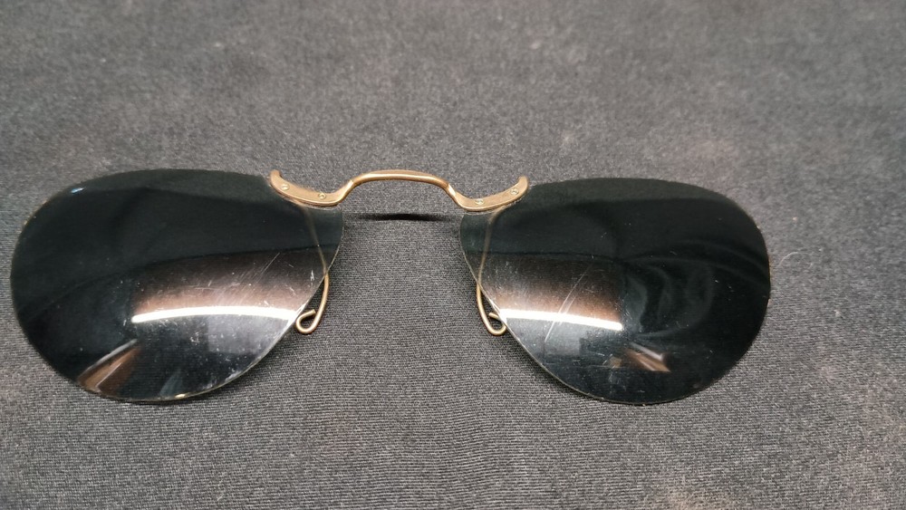 Vintage Polaroid Clip On Sunglasses Plastic Lenses Gold Tone Parts Pilot Style