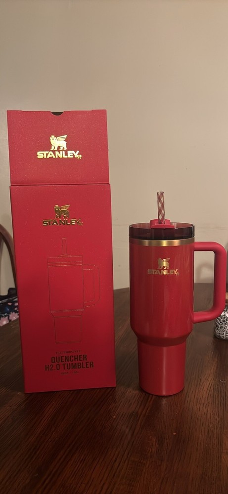 2024 Stanley Scarlet Tinsel Quencher H2.0 Flowstate Tumbler 40oz Limited Edition