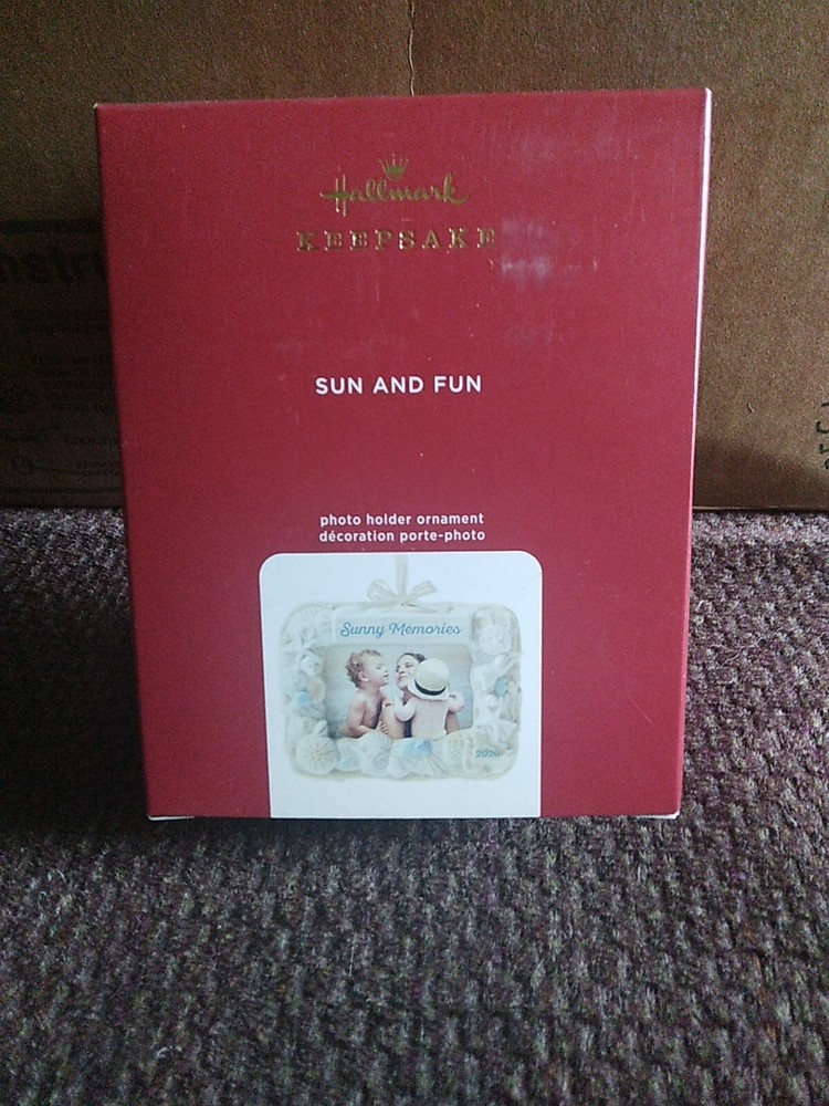 Hallmark Keepsake Ornament 2020 ~ Sun and Fun Seashell Beach Picture Frame
