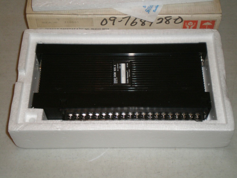 New Cutler-Hammer D500DOM1615A 16-Point Triac Output Module 115VAC