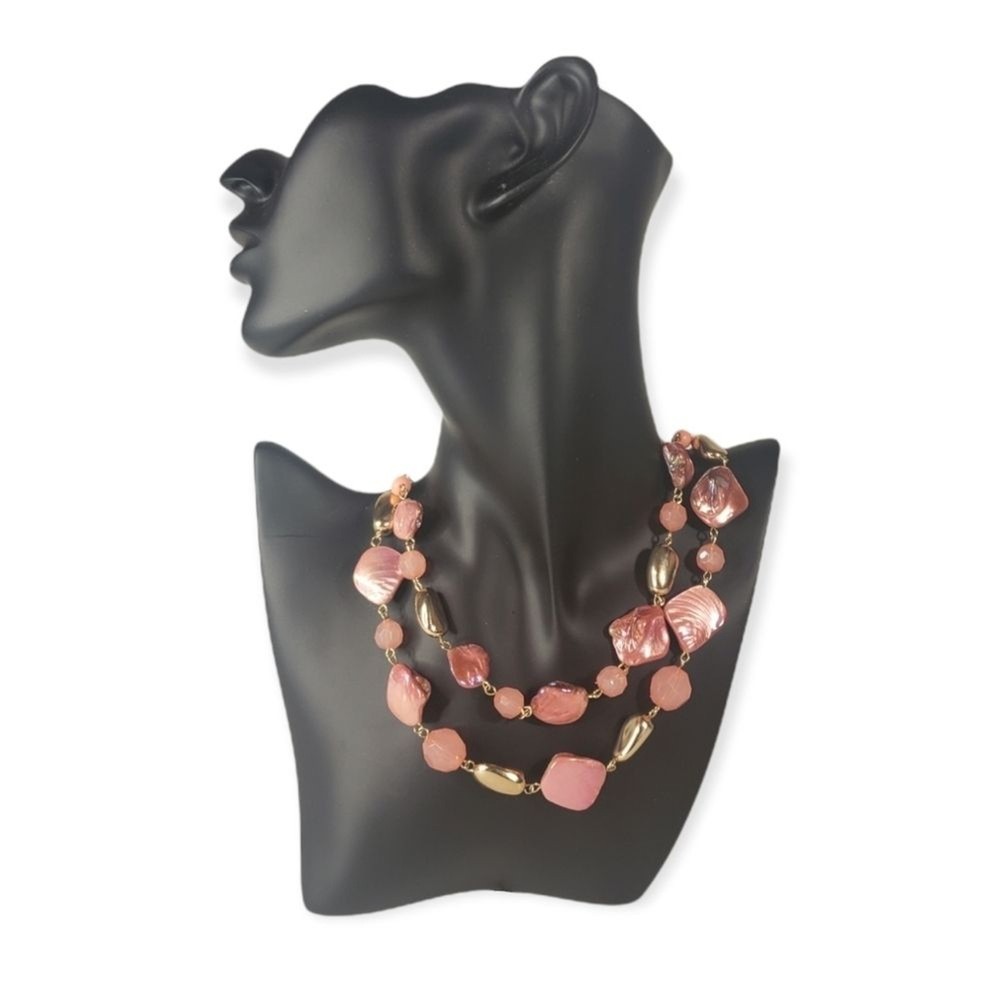 GUC VINTAGE  Soft Pink Stone & Shell Layered Necklace