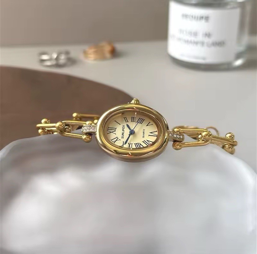 Woman Vintage Gold Wristwatch | Elegant Quartz Watch | Gold Bracelet
