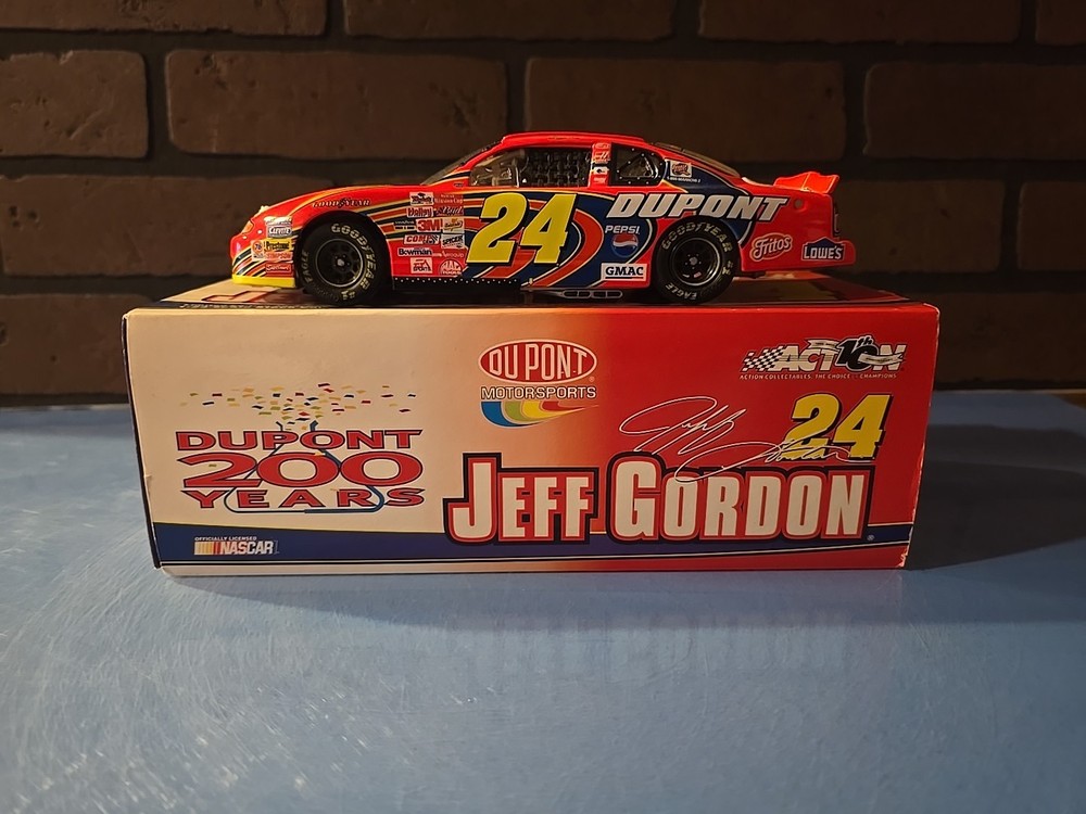 2002 #24 Dupont 200 Year Anniversary Jeff Gordon 1/24 Action Nascar Diecast