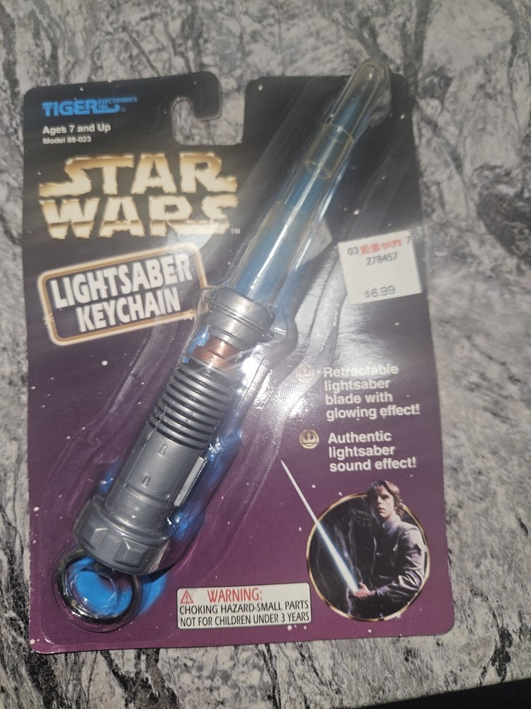 STAR WARS Green Lightsaber Keychain Electronics  1997 Model 88-023