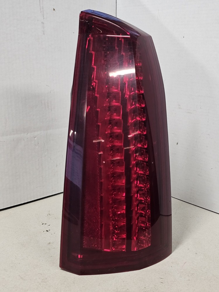 2008 2009 2010 2011 Cadillac STS RH Passenger LED Tail Light Assembly 25798544