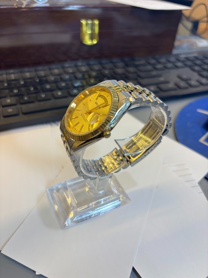 Vintage Men’s Watch Lot (3) – Benrus Ultrasteel, Gruen, Embassy by Gruen – Quart