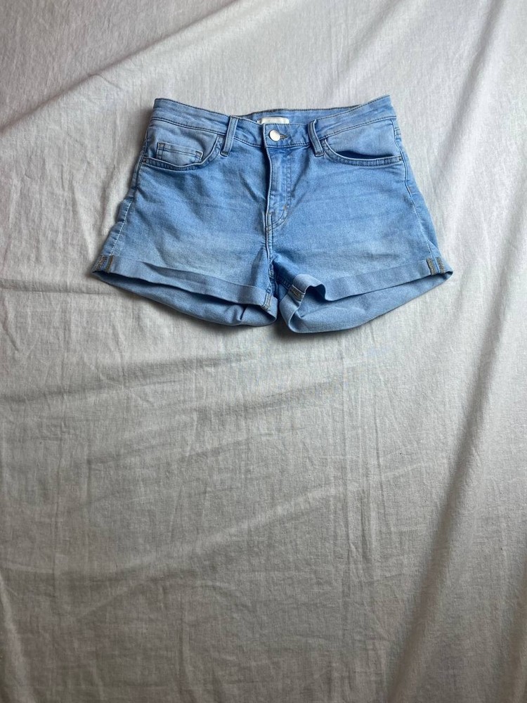 H&M Denim Shorts Womens Size 6 Blue Light Wash Boyfriend Cuffed Casual Outdoor