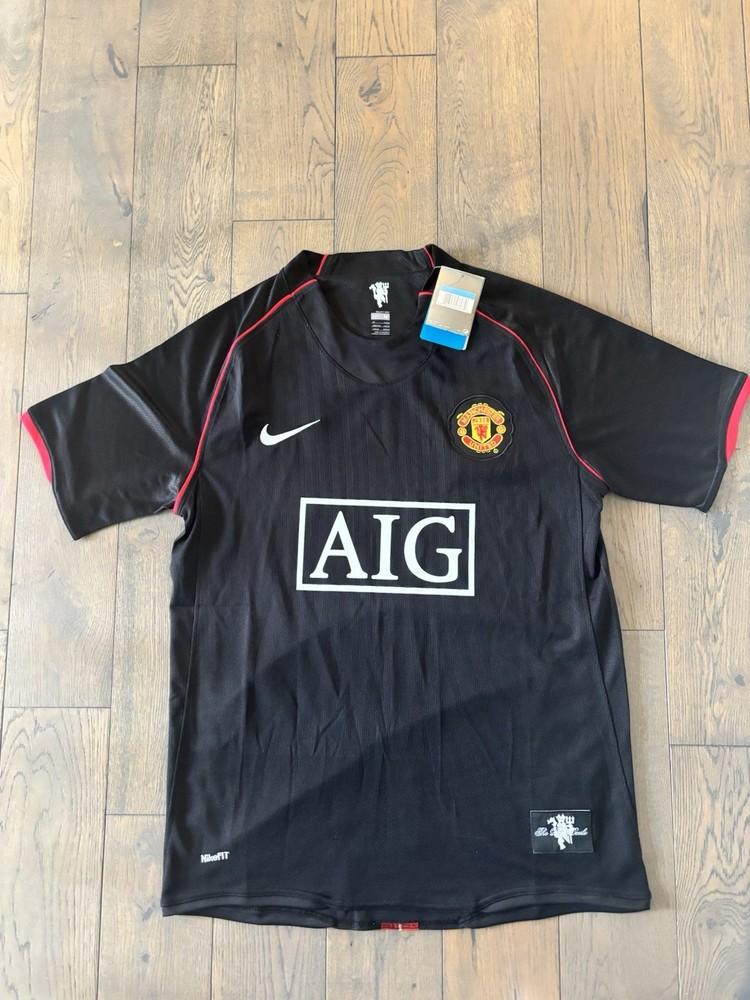Nike Men’s Black Retro Manchester United Soccer Jersey Size M