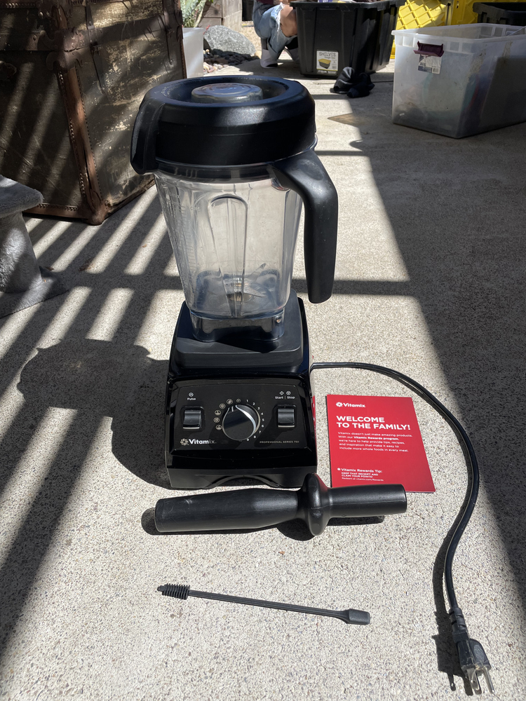 Vitamix 750 Professional Blender 64oz with Plunger Excellent Condition