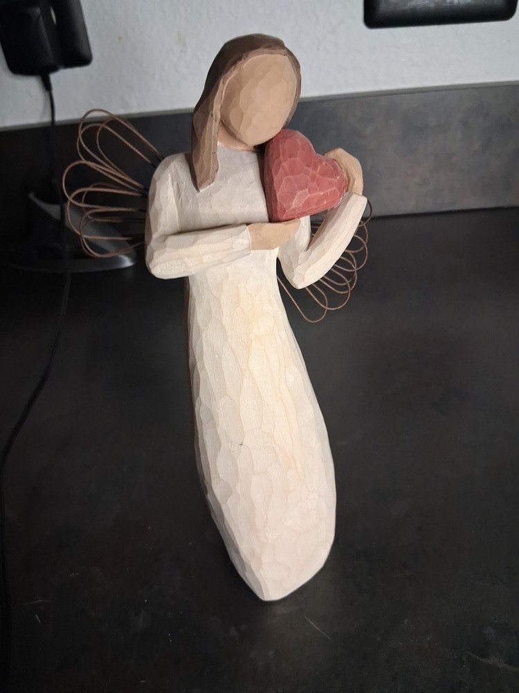 Willow Tree Angel of the Heart Figurine by Susan Lordi 2000 #26024