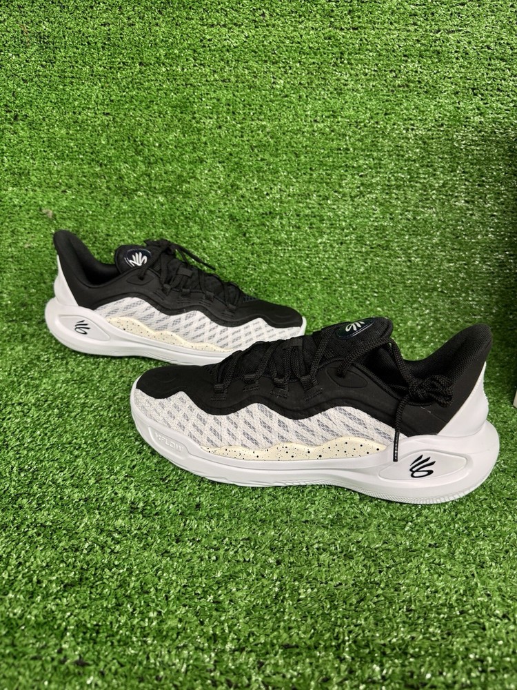 UNDER ARMOUR CURRY 11 TEAM BASKETBALL SHOES Size M 10/W 11.5 WHITE BLACK