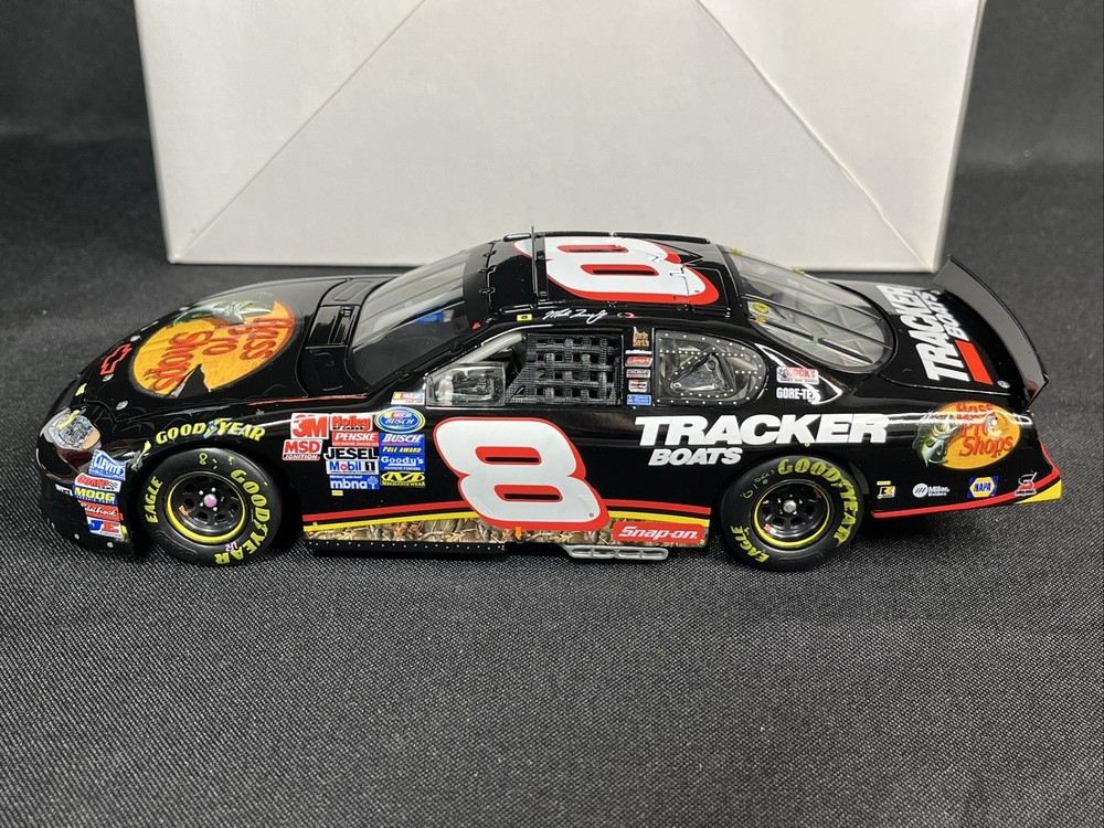 Action 1:24 Scale NASCAR 2005 Chevy Bass Pro Shops Martin Truex Jr. #8 Race Car
