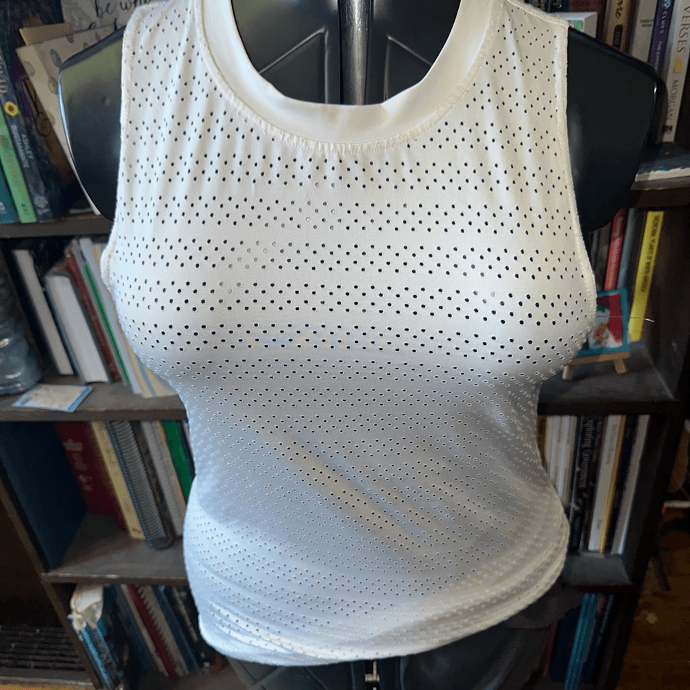 Zyia white perforated athletic sleeveless sporty shirt