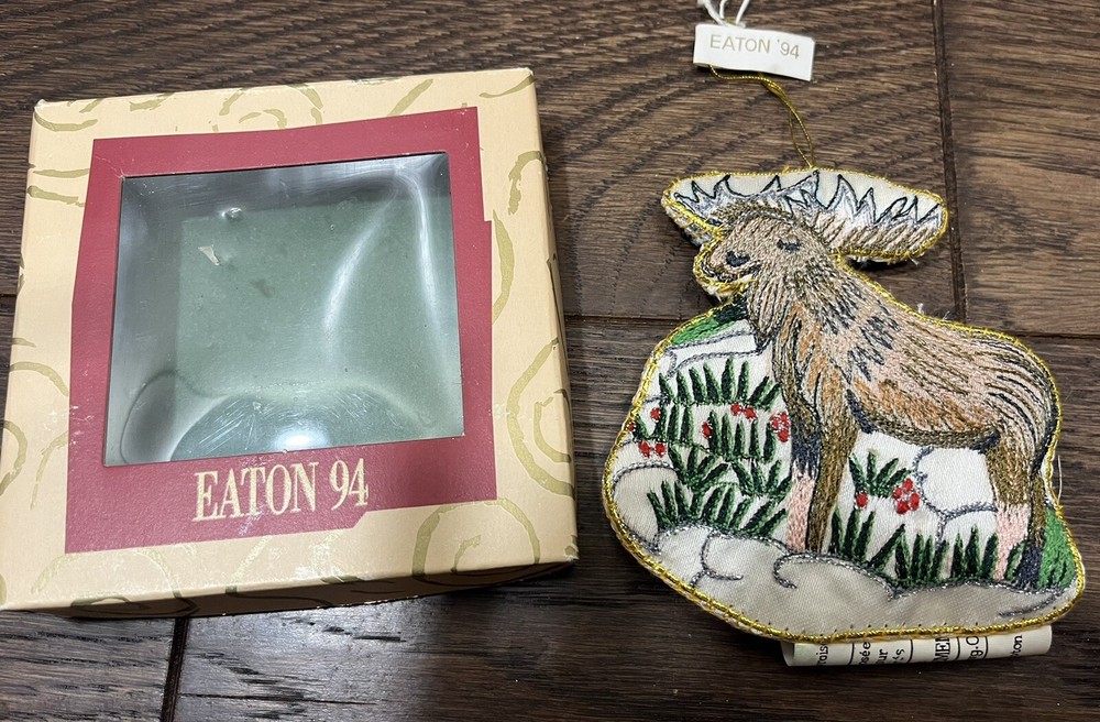 🔥 Vtg EATON Embroidered Reindeer Christmas Ornament 1994 original box 4.25”