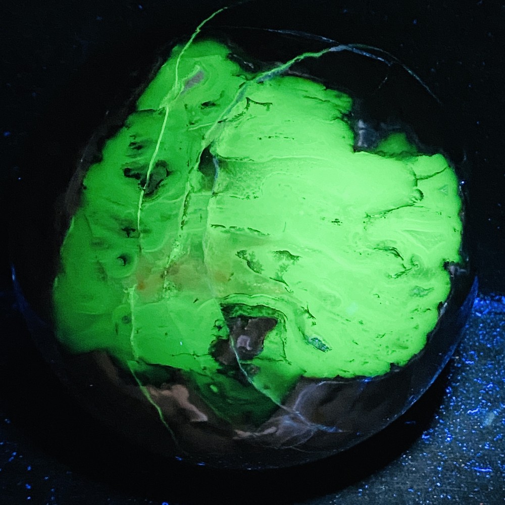 Natural Volcanic Agate Crystal Sphere 6060G – UV Reactive Healing Stone