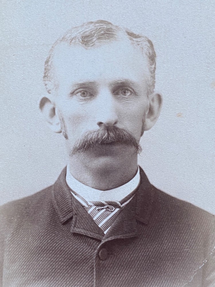 1890s MUSTACHIOED MAN antique cabinet card photograph MINNEAPOLIS, MINNESOTA
