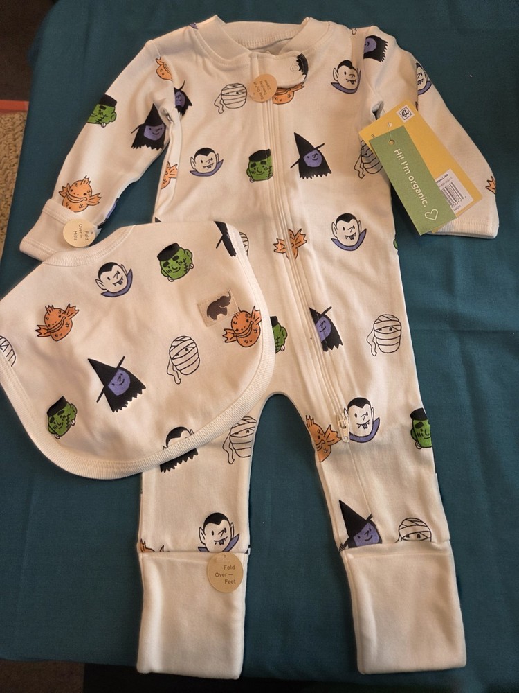 M+A Organic 0-3 Months Sleeper And Bib. NWT.      #557