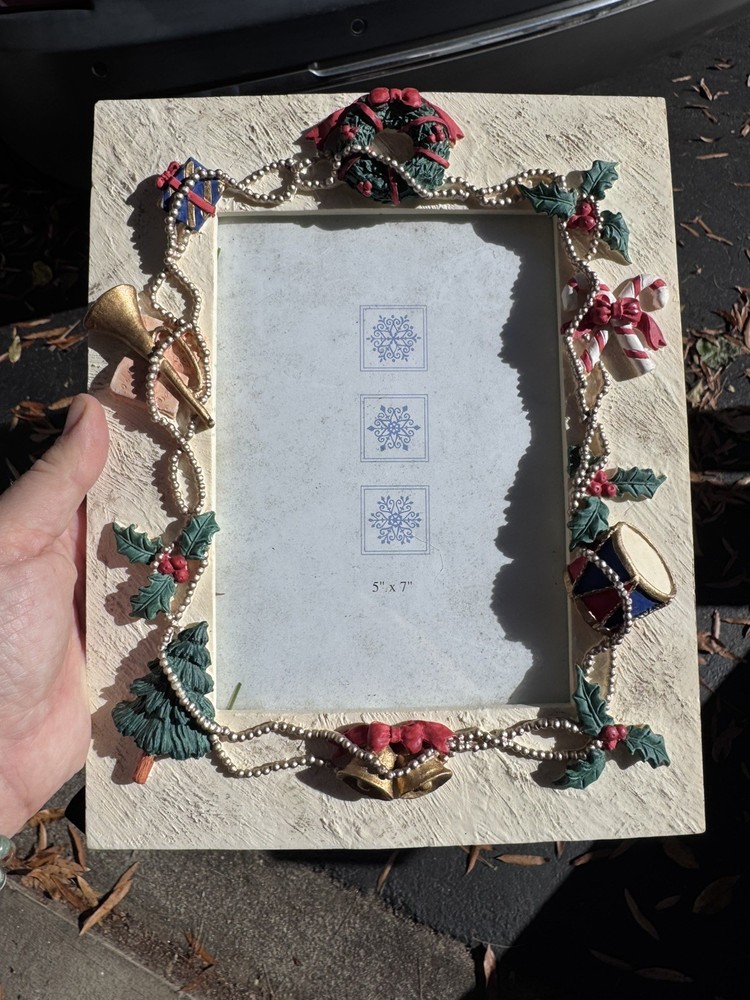 Christmas-themed resin picture frame with decorative holiday 5 x 7