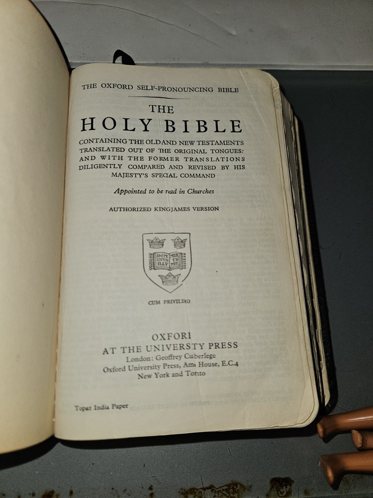 Oxford Self-Pronouncing Bible 1954 Leather Bound Black Cover Authorized KJV