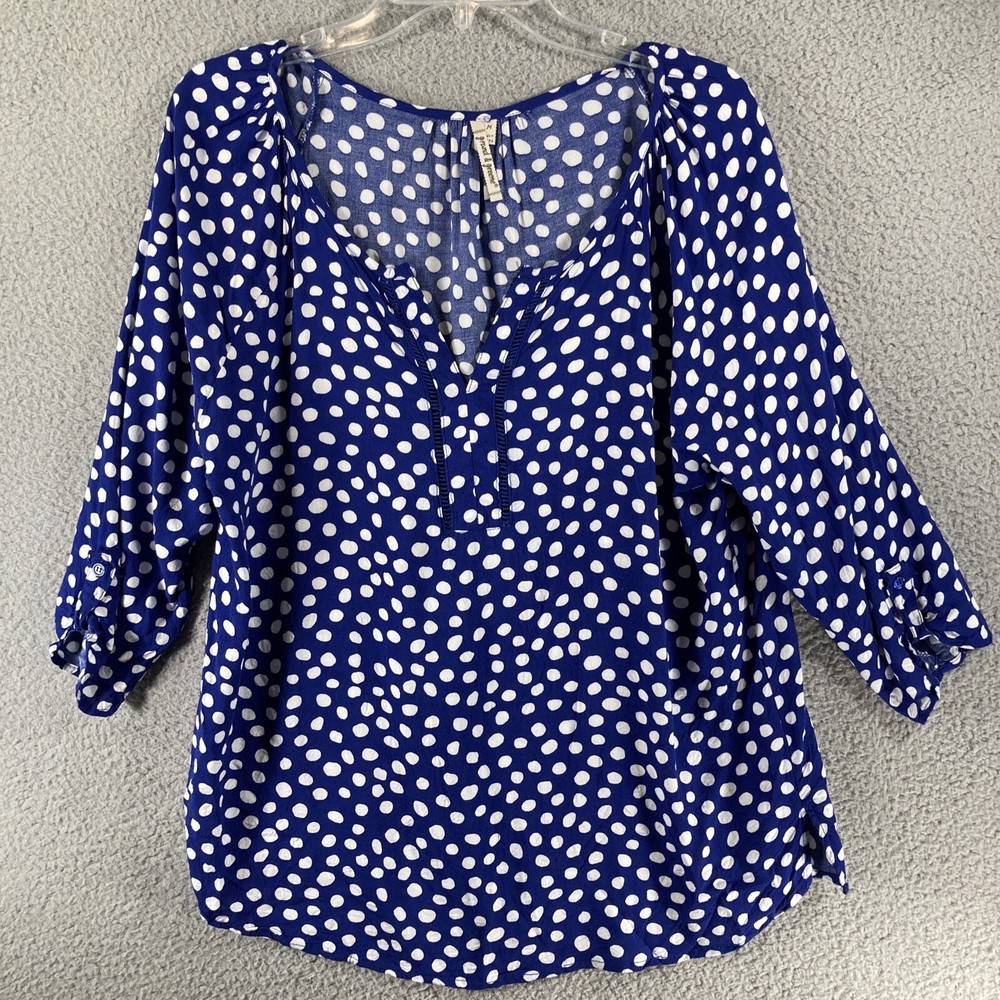 Grand & Greene Top Women's Medium Blue White Polkadot V-neck 3/4 Sleeve Rayon