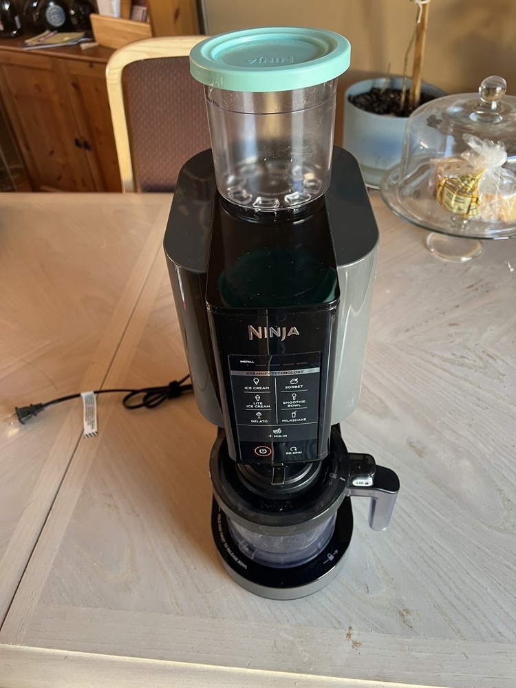 Ninja CREAMi Ice Cream Maker with 1 Pint Container in Matte Black NC299AMZ