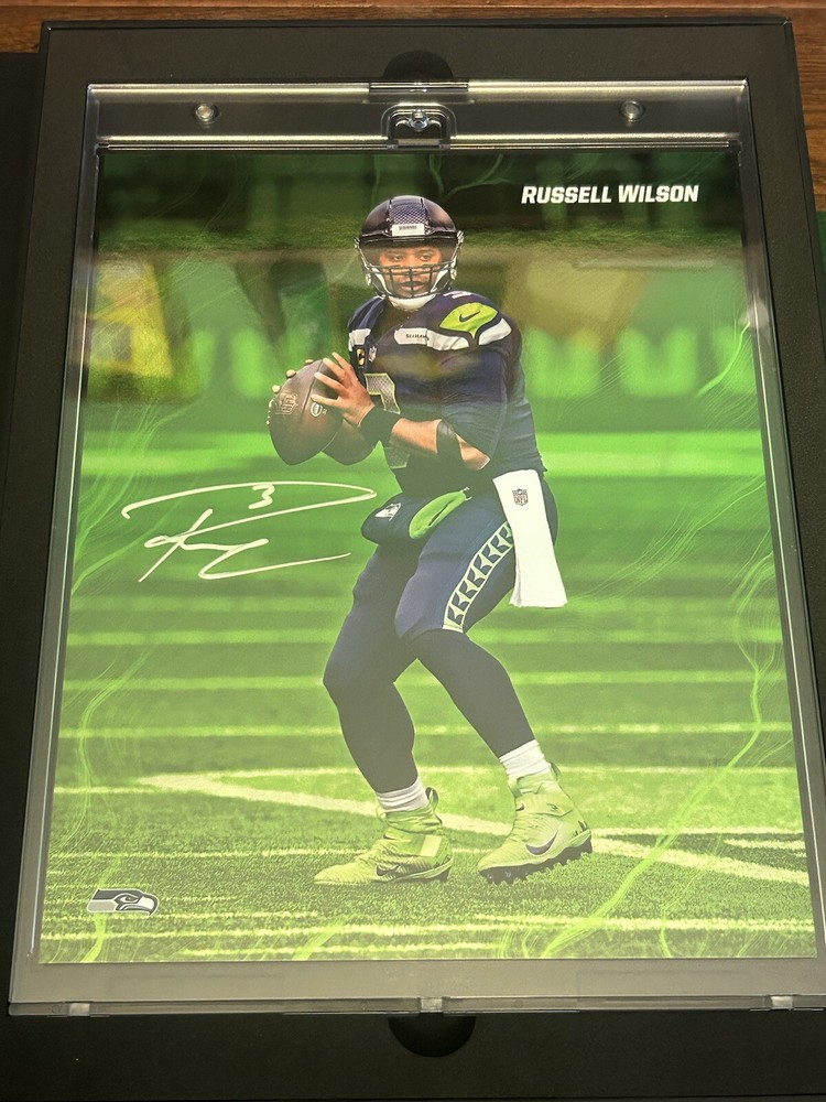 2024 Fanatics Emanate Football Russell Wilson Green Auto /99 Seattle Seahawks