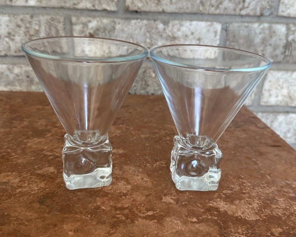 Elegant 11oz Blown Glass Martini Glasses with Textured Stem